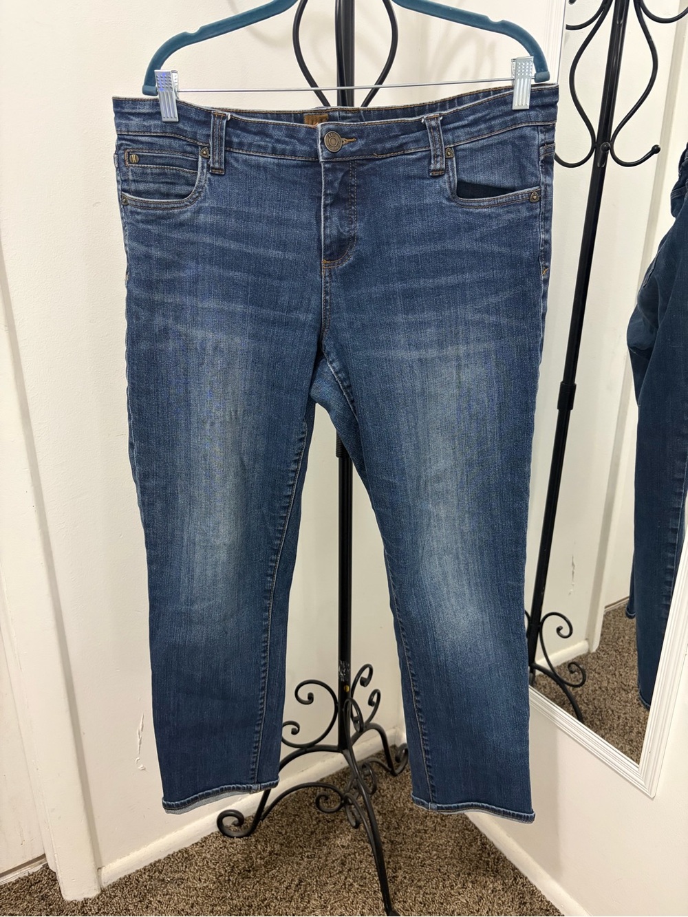 Kut from the Kloth Medium Blue Cropped Ankle Jeans